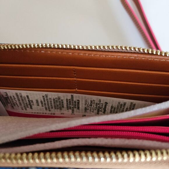 Dooney & Bourke Disney Wristlet Wallet DVC Disney Vacation Club - NWT - Picture 5 of 5